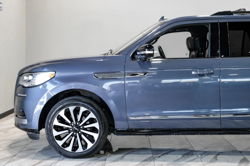 2022 Lincoln Navigator Image 16