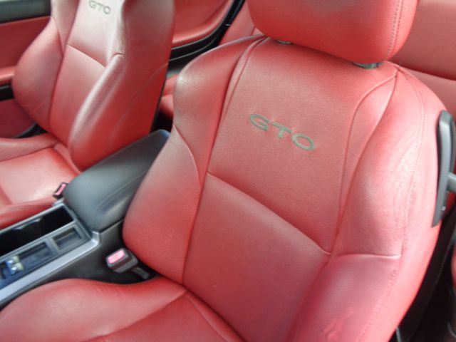 2004 Pontiac GTO Image 18