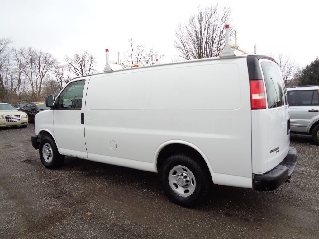 2013 Chevrolet Express Image 3