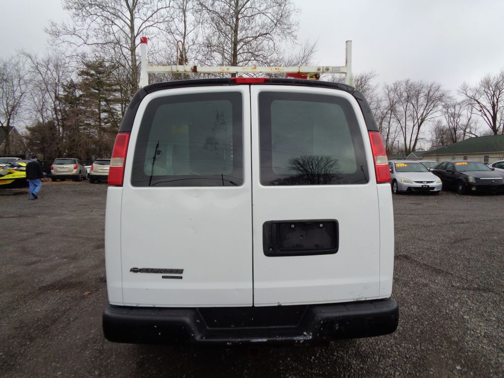2013 Chevrolet Express Image 4