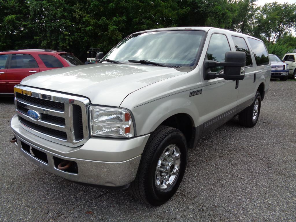 2005 Ford Excursion Image 1