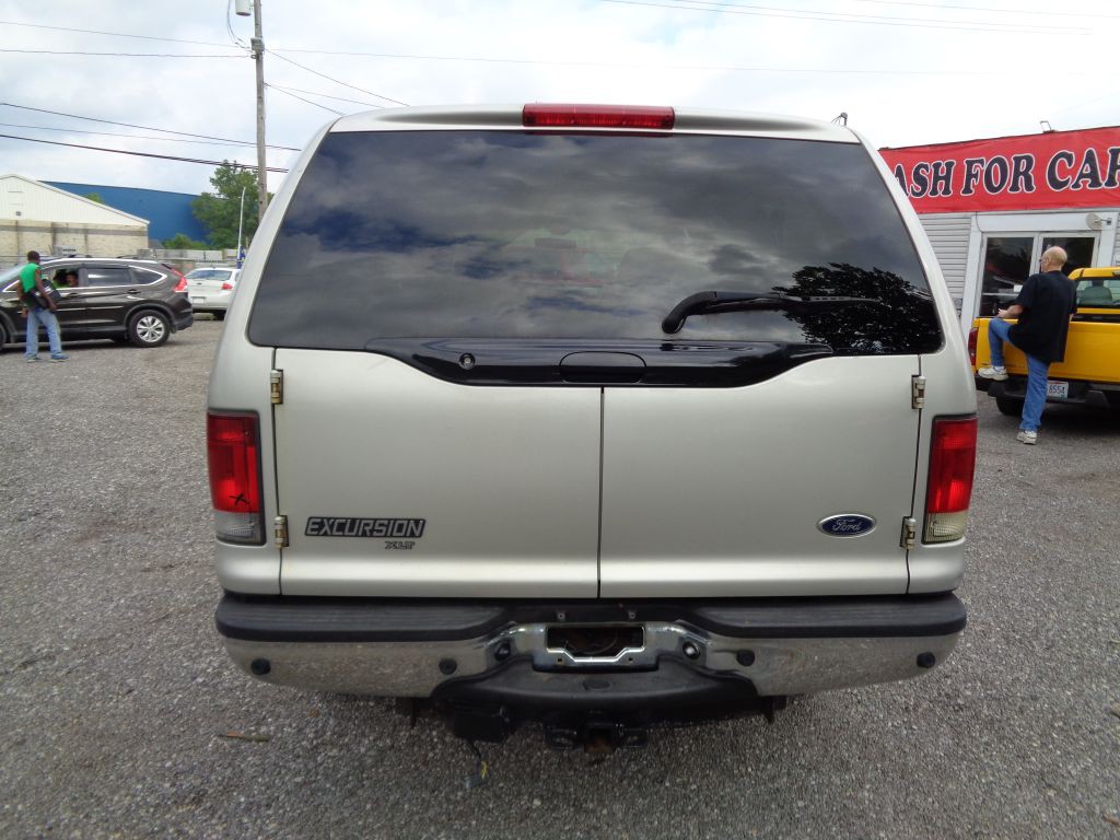 2005 Ford Excursion Image 4