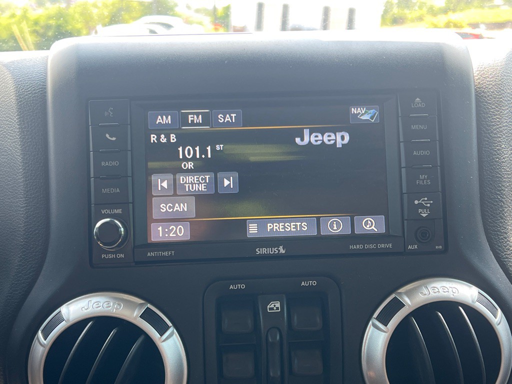 2015 Jeep Wrangler Unlimited Image 14