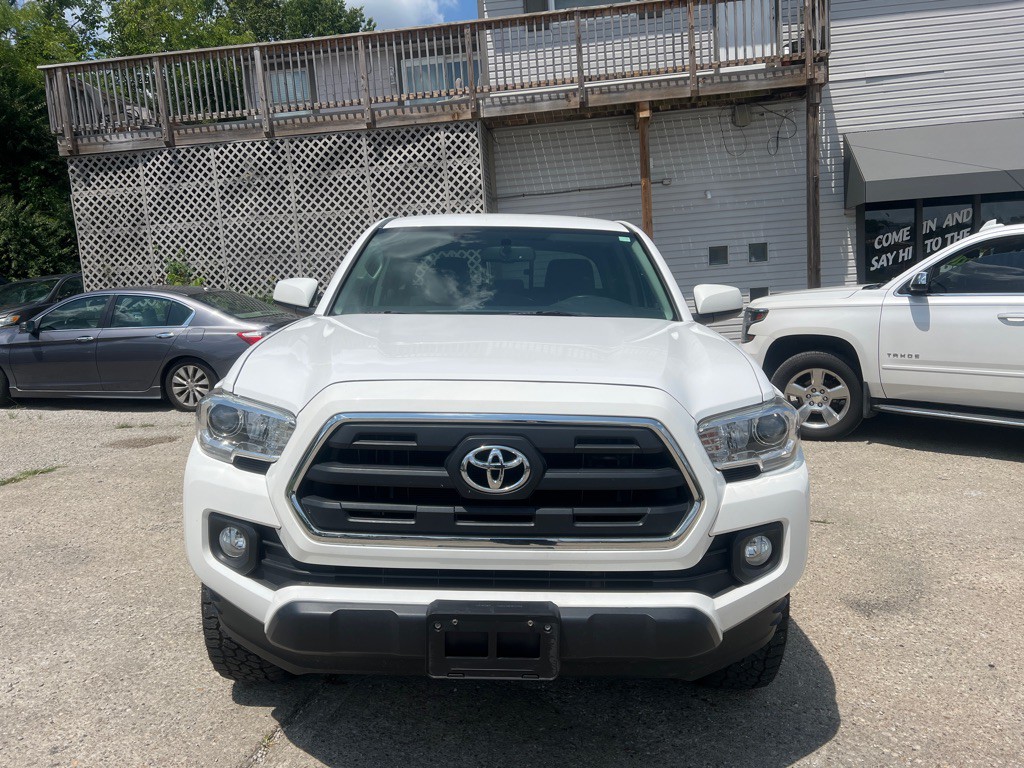 2016 Toyota Tacoma Image 2