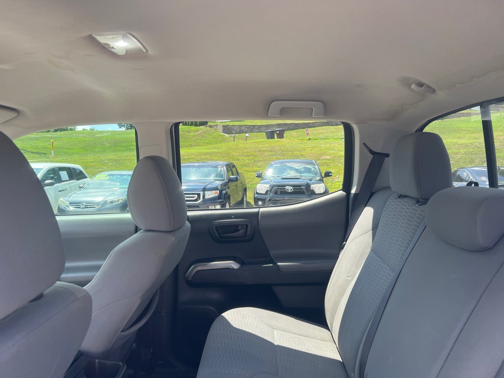2016 Toyota Tacoma Image 10