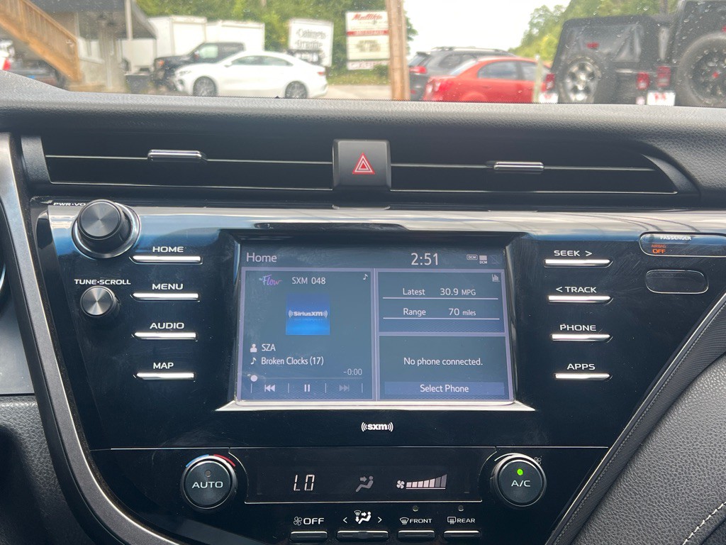 2020 Toyota Camry Image 11
