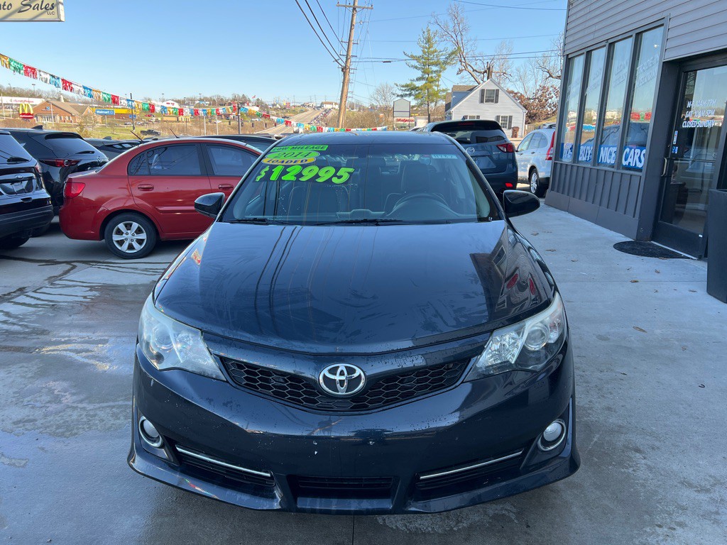 2014 Toyota Camry Image 2