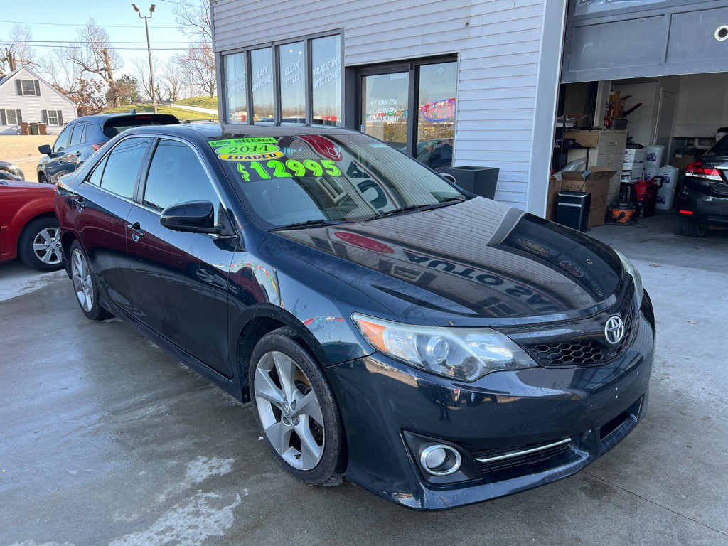 2014 Toyota Camry Image 3