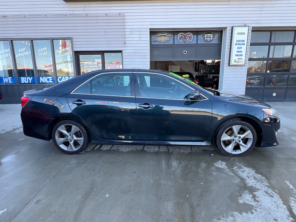 2014 Toyota Camry Image 4