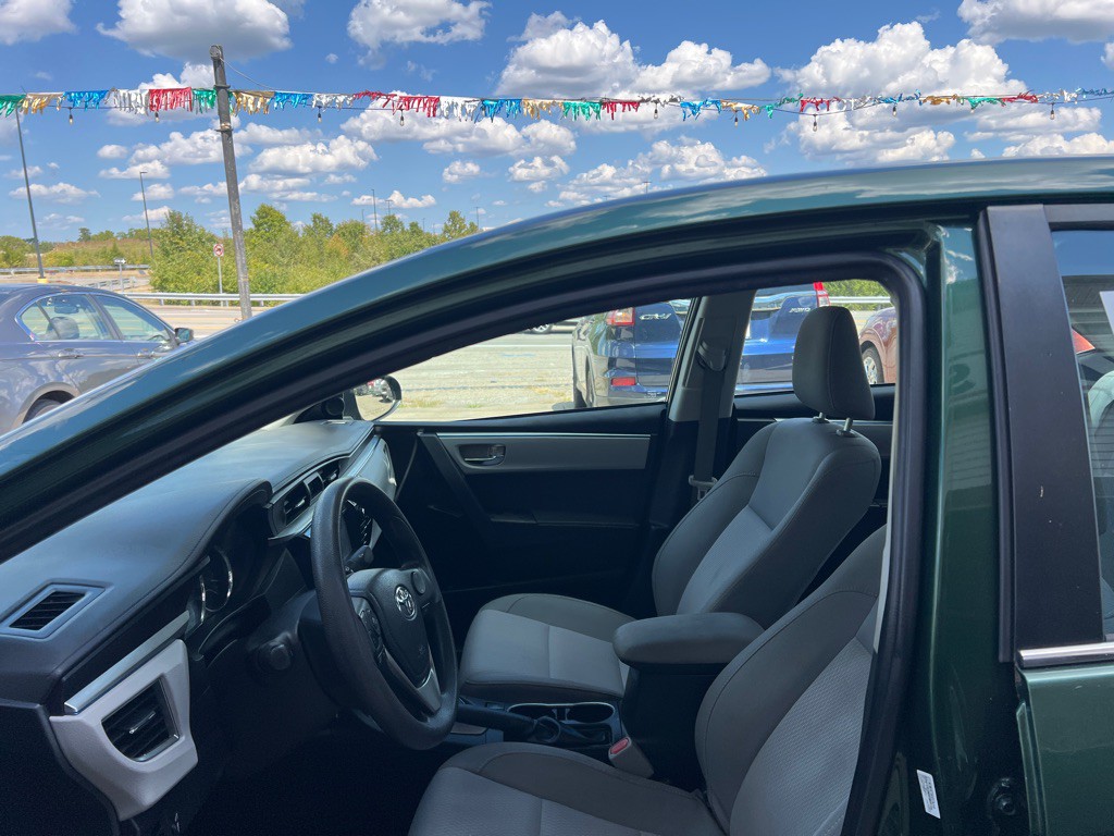 2015 Toyota Corolla Image 9