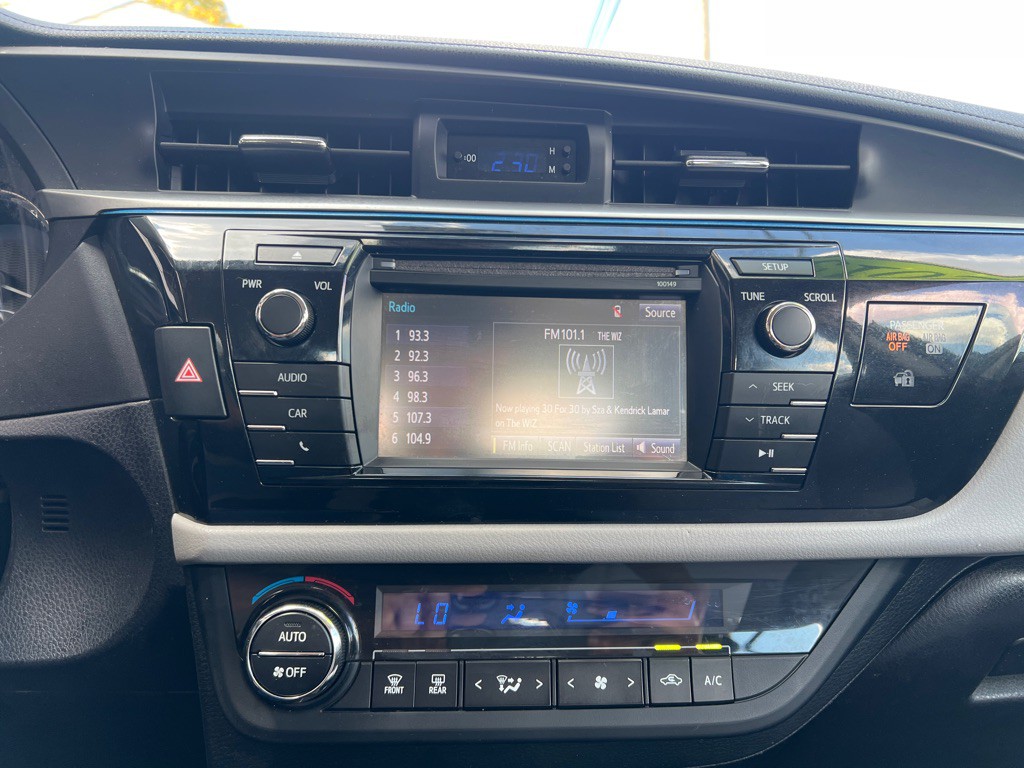 2015 Toyota Corolla Image 13