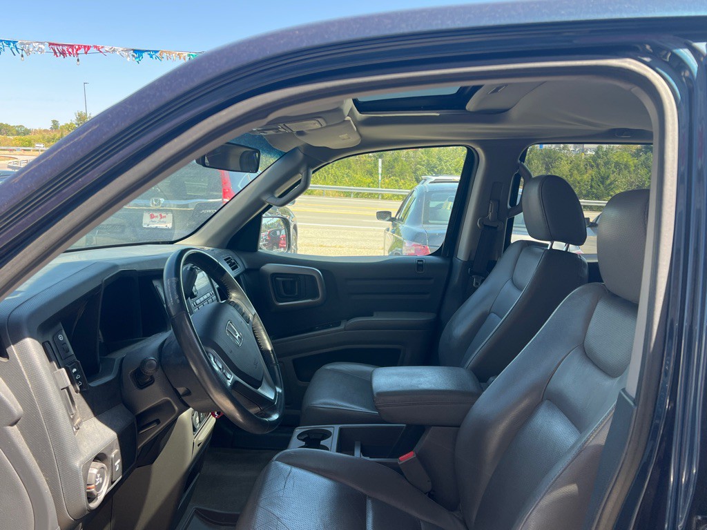 2011 Honda Ridgeline Image 2