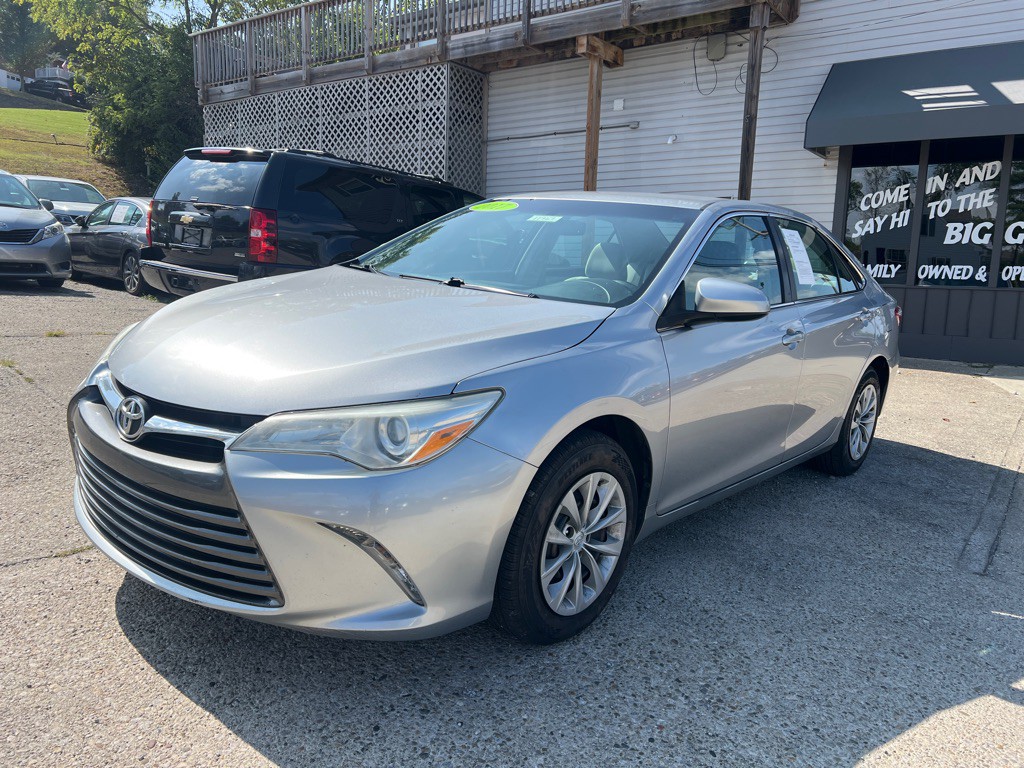 2017 Toyota Camry Image 1