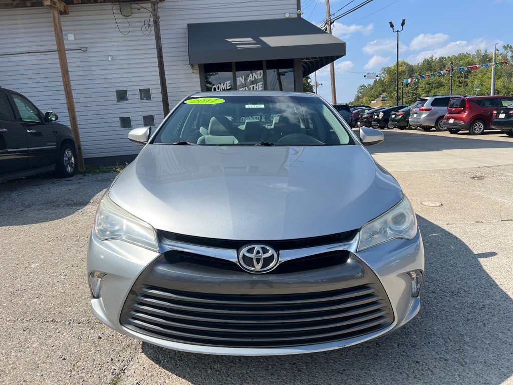 2017 Toyota Camry Image 2