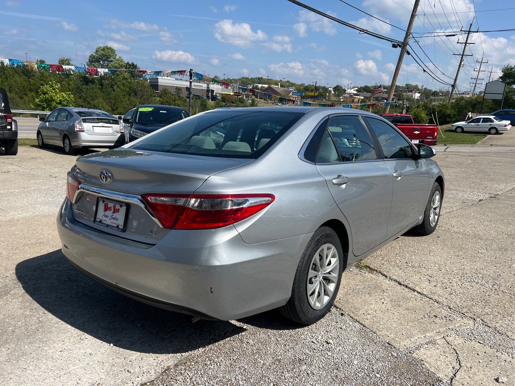 2017 Toyota Camry Image 5