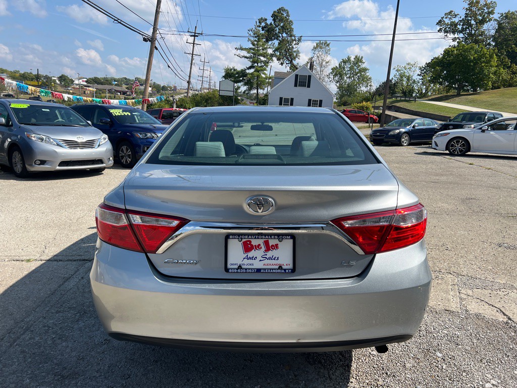 2017 Toyota Camry Image 6