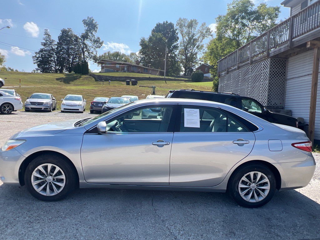 2017 Toyota Camry Image 8