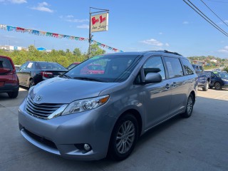 Image for 2013 Toyota Sienna XLE ID: 6815807