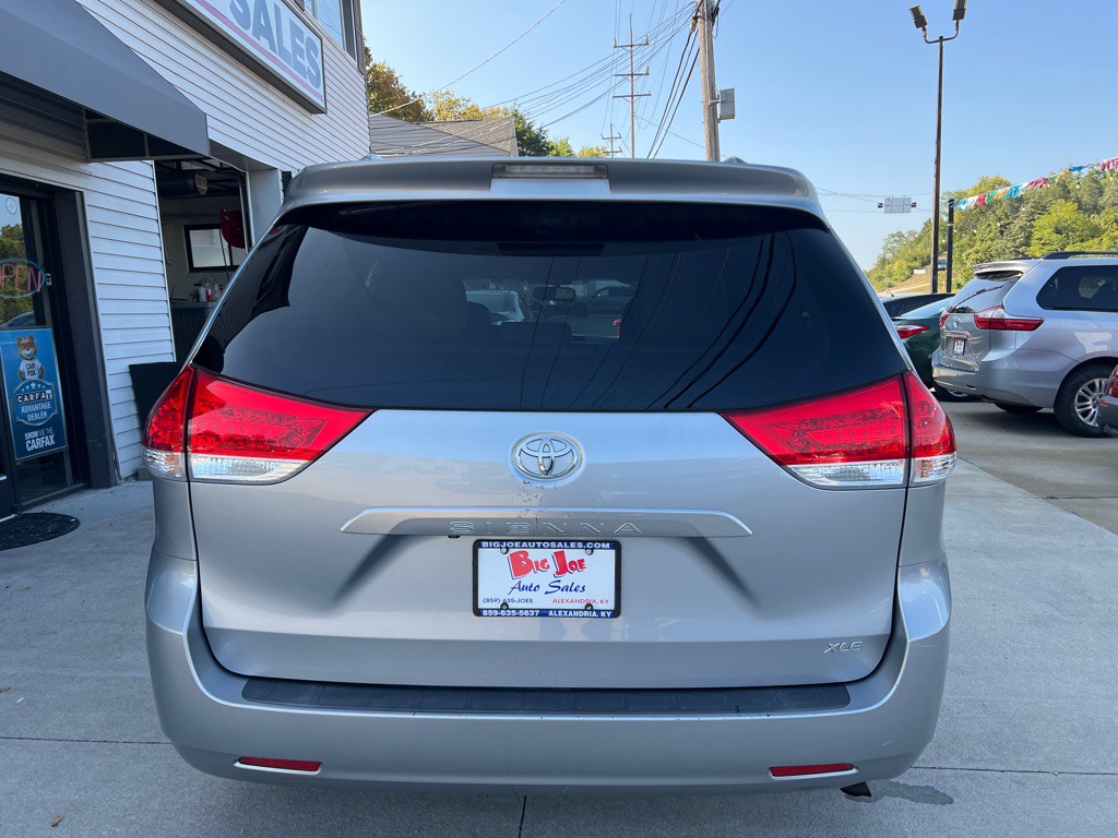 2013 Toyota Sienna Image 6