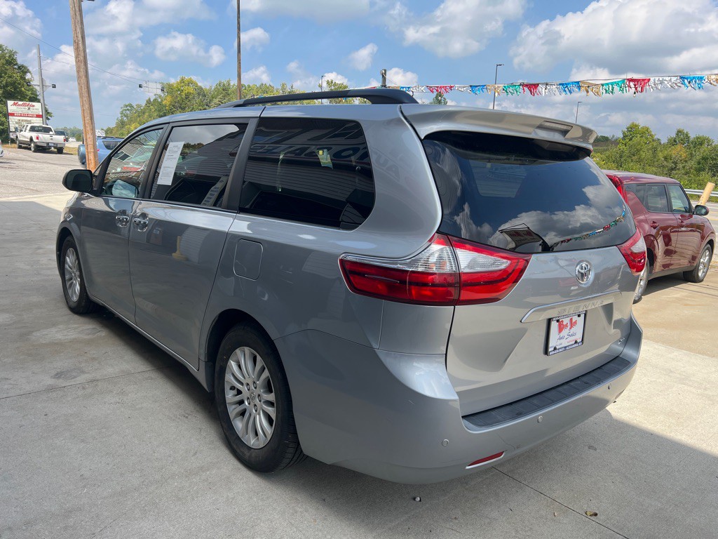 2015 Toyota Sienna Image 7