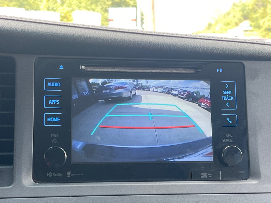 2015 Toyota Sienna Image 18
