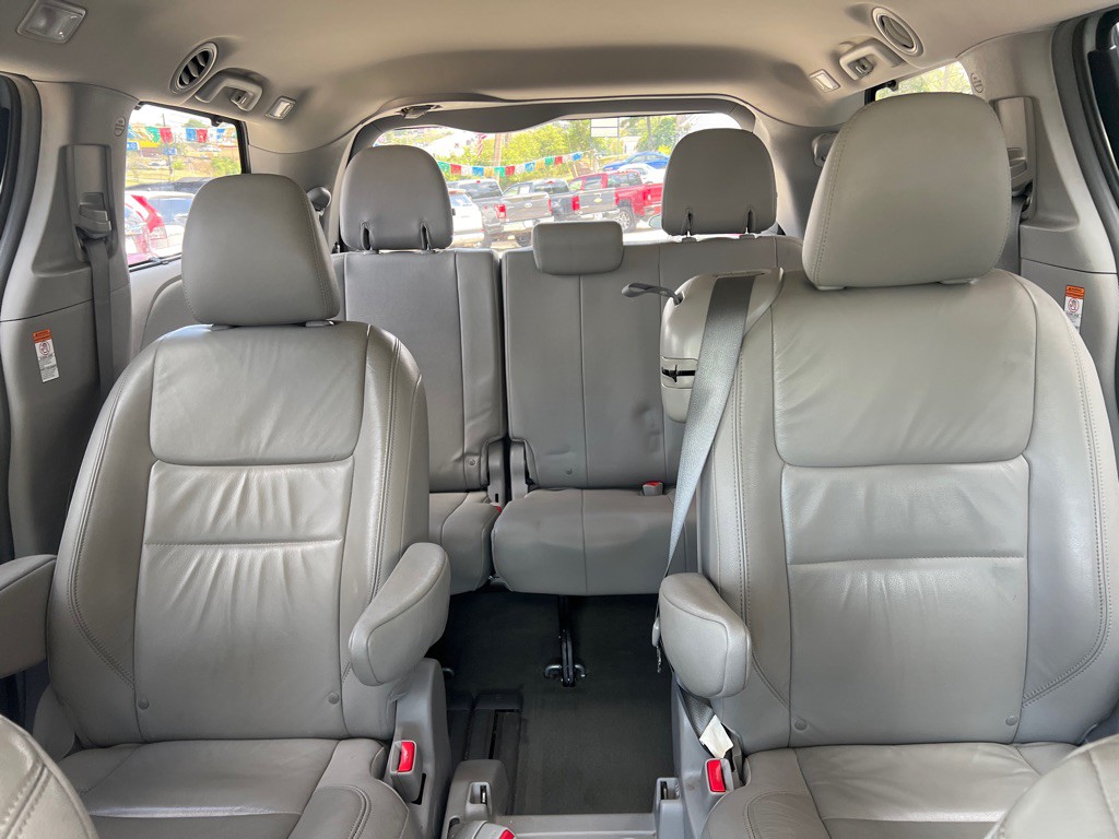 2015 Toyota Sienna Image 20