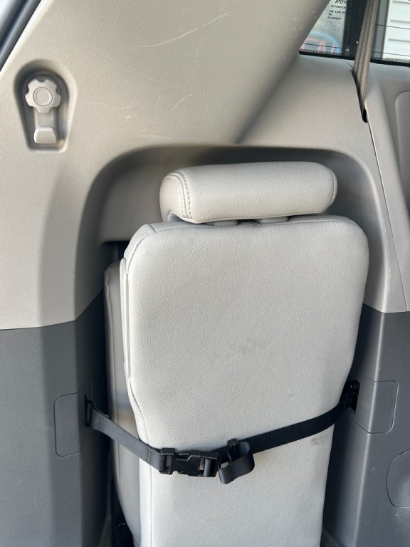 2015 Toyota Sienna Image 21