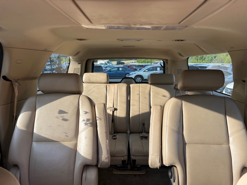 2009 Chevrolet Suburban Image 17