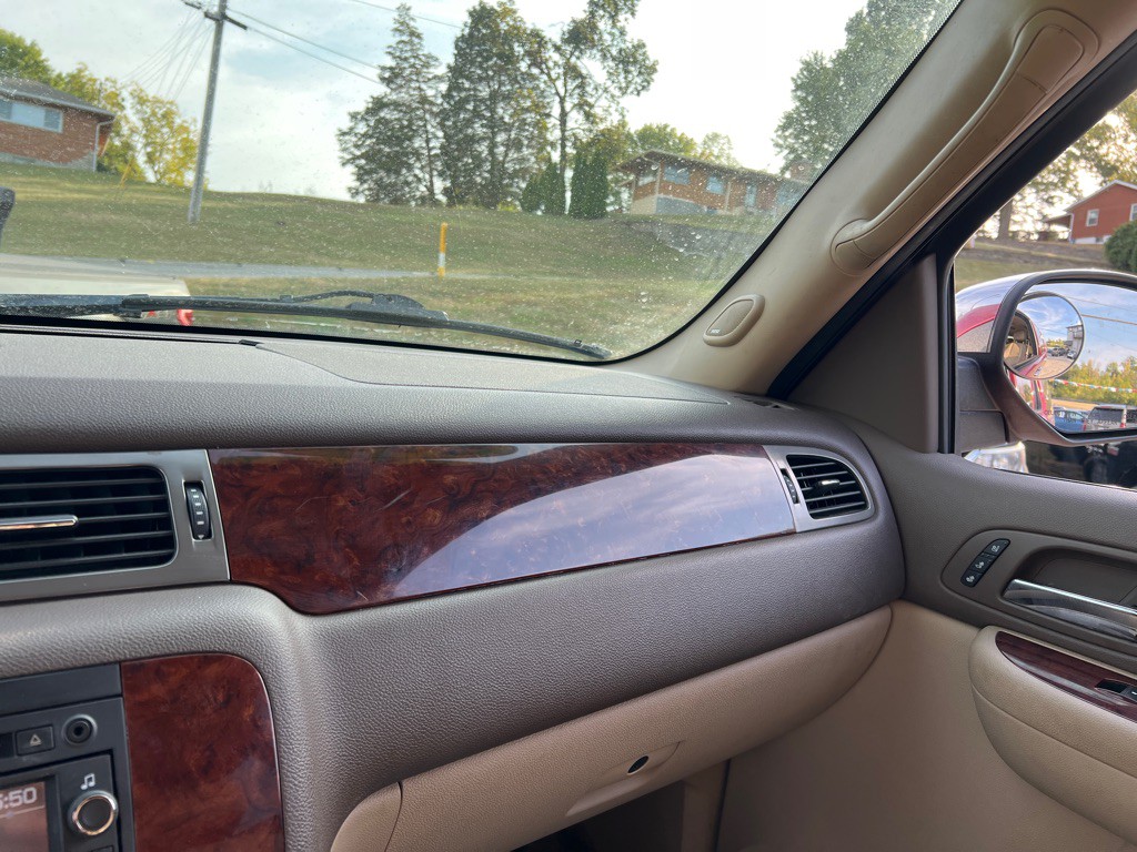 2009 Chevrolet Suburban Image 18