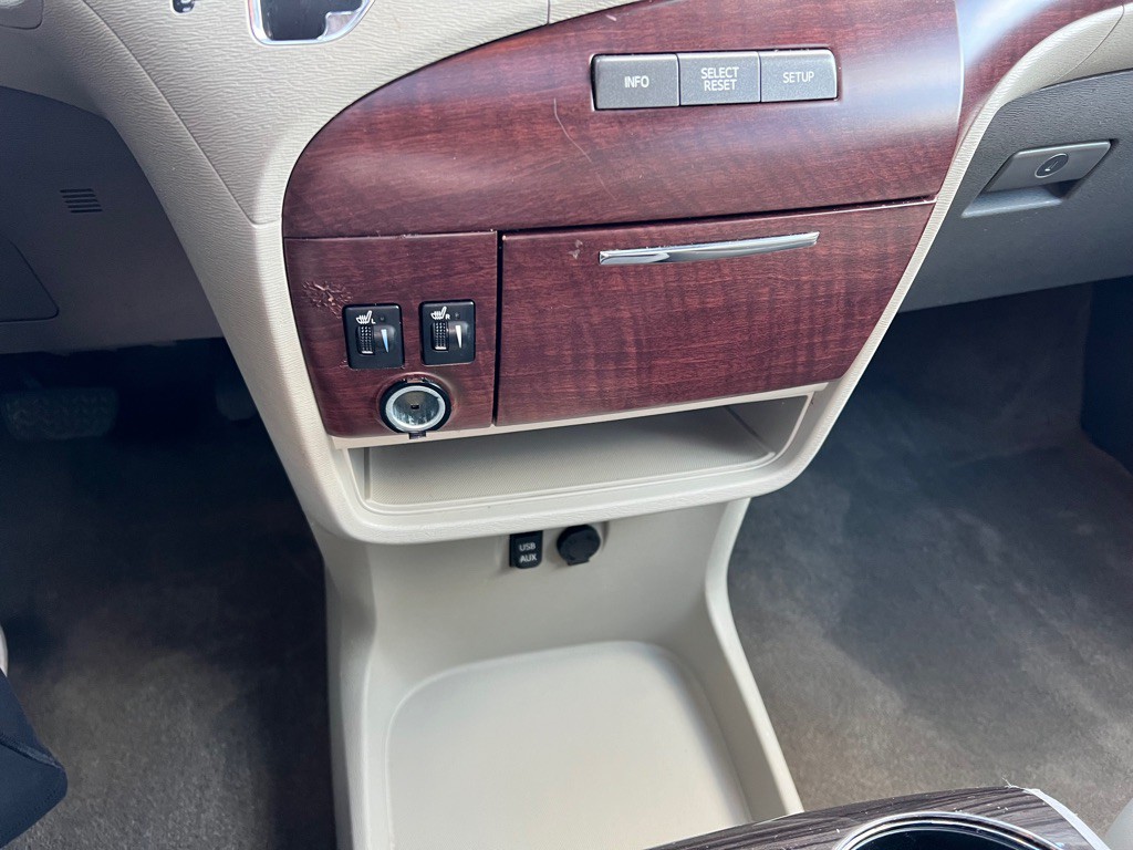 2013 Toyota Sienna Image 24