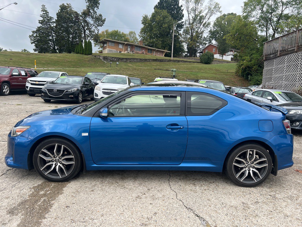 2016 Scion tC Image 8