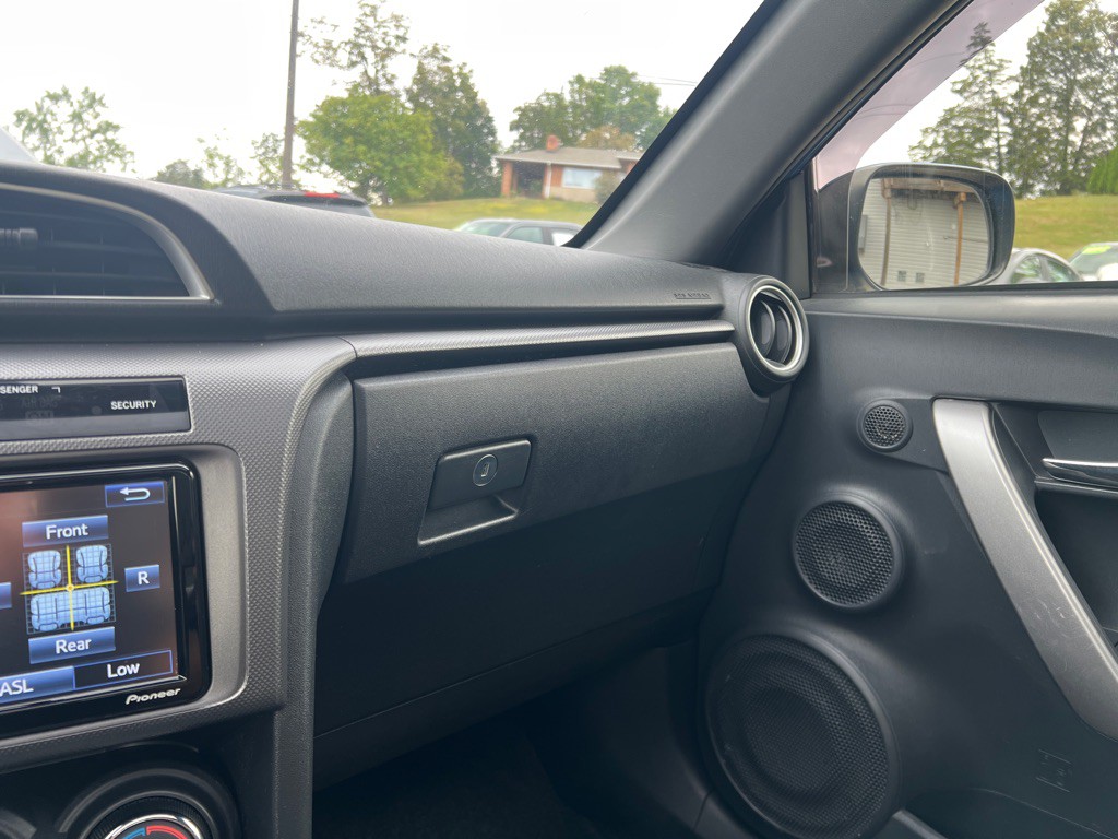2016 Scion tC Image 16