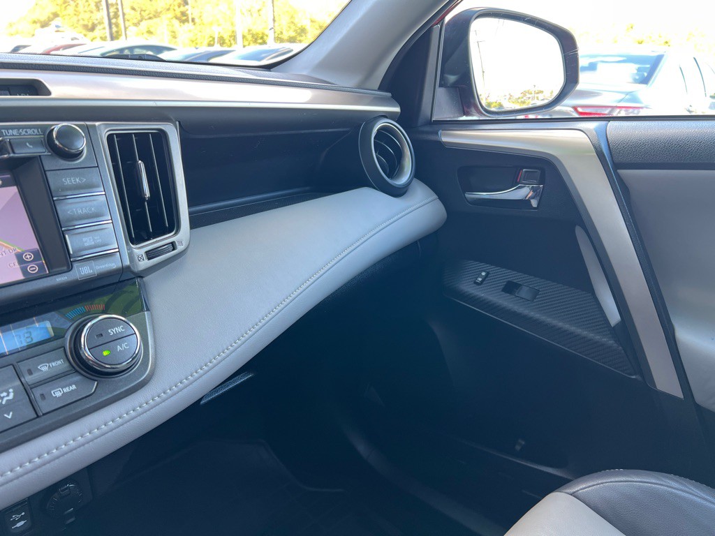 2015 Toyota Rav4 Image 13