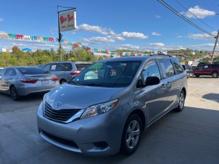 Image for 2013 Toyota Sienna LE ID: 6910060