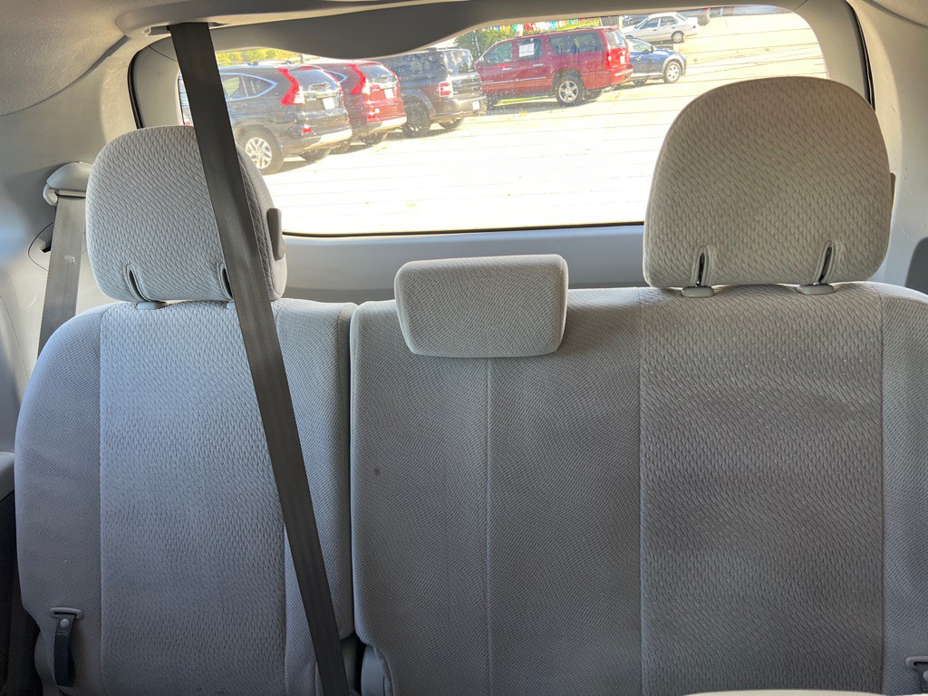 2013 Toyota Sienna Image 25