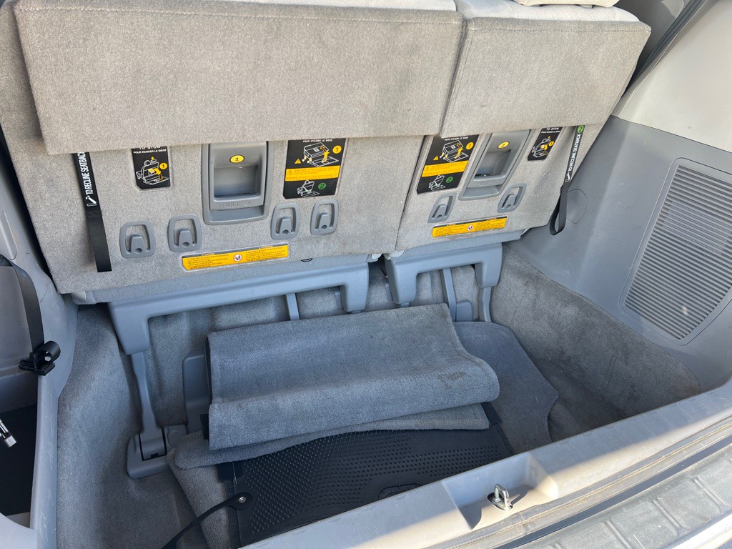 2013 Toyota Sienna Image 27