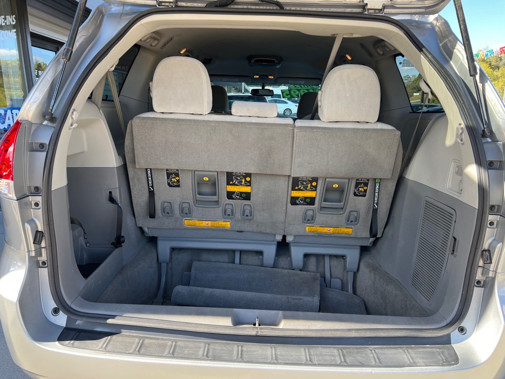 2013 Toyota Sienna Image 28