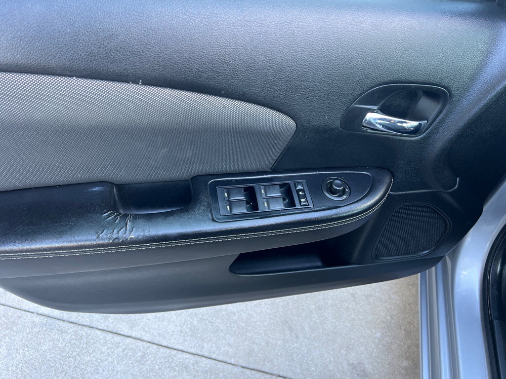 2013 Dodge Avenger Image 11