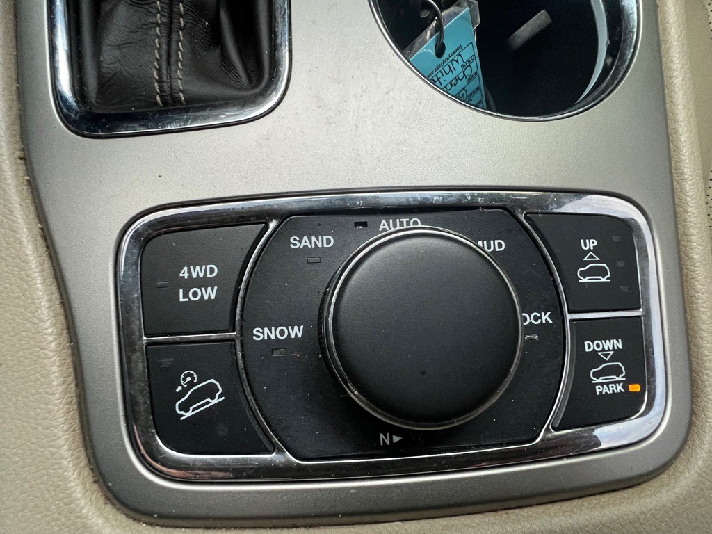 2017 Jeep Grand Cherokee Image 12