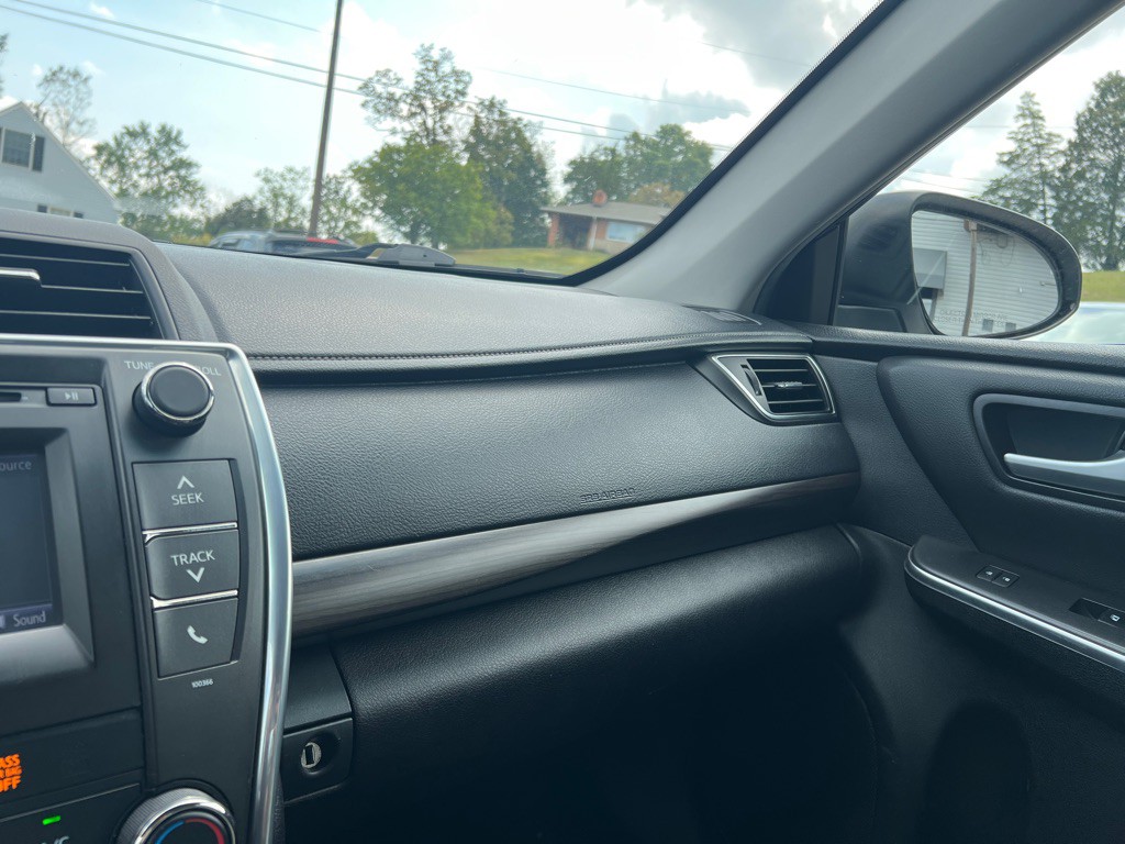2015 Toyota Camry Image 9
