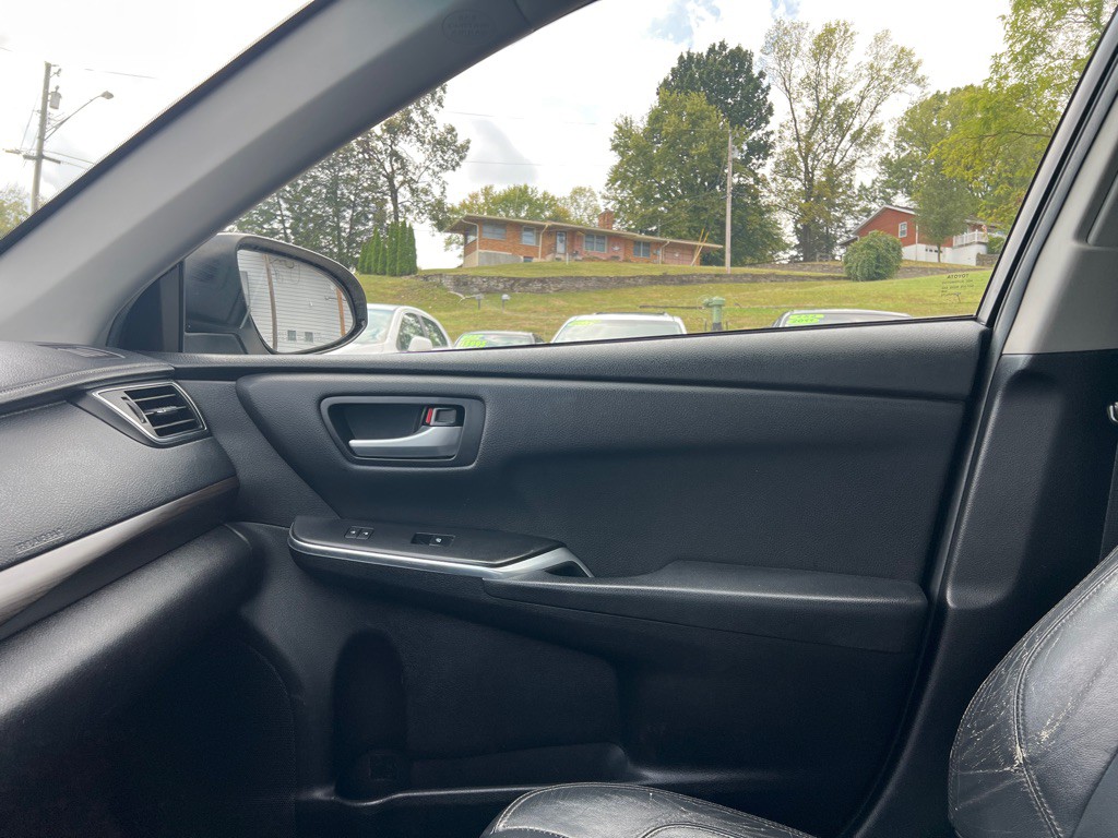 2015 Toyota Camry Image 10