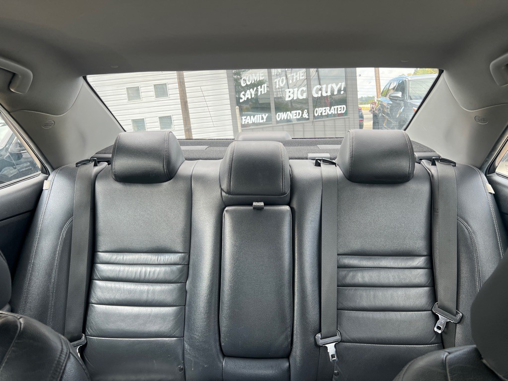 2015 Toyota Camry Image 12