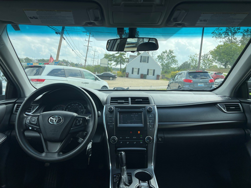 2015 Toyota Camry Image 15
