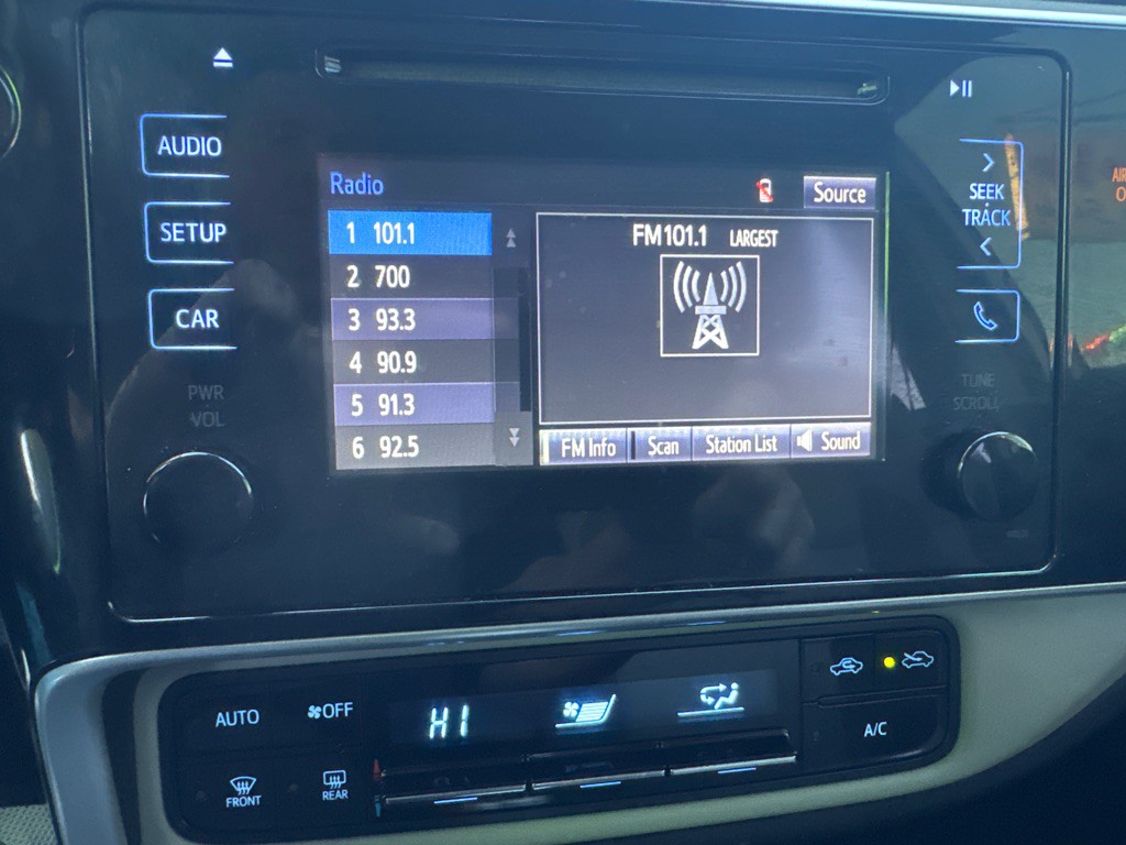 2017 Toyota Corolla Image 13