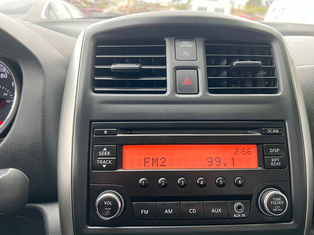 2015 Nissan Versa Image 8