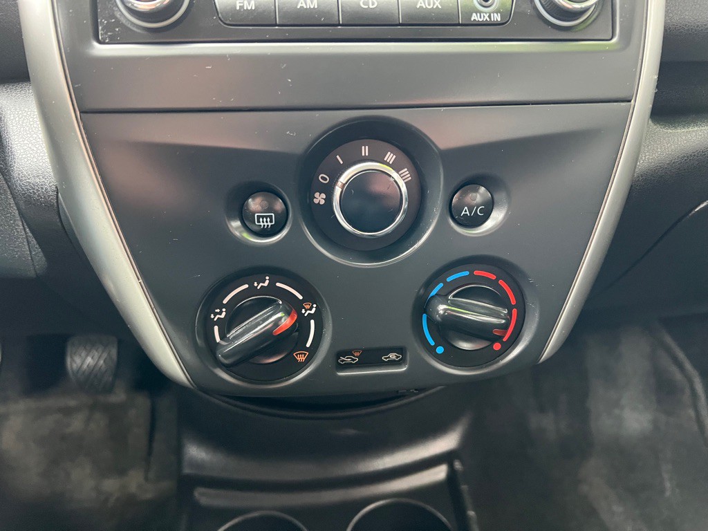 2015 Nissan Versa Image 9