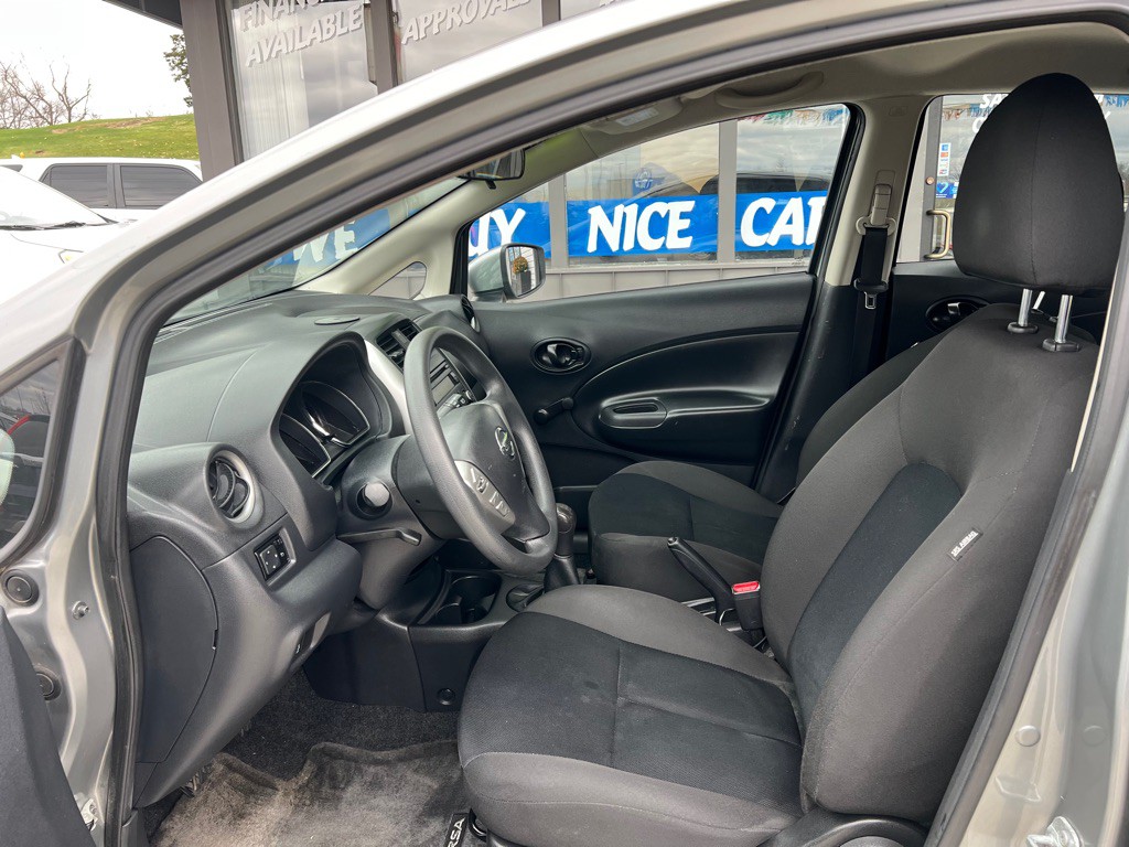 2015 Nissan Versa Image 11