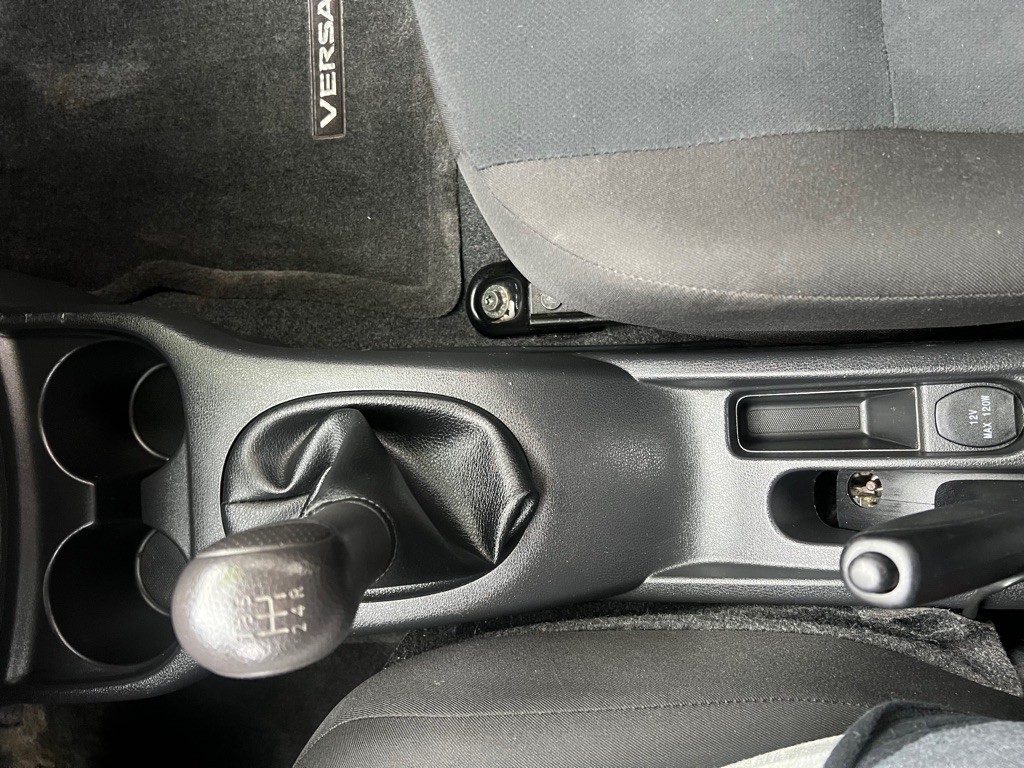 2015 Nissan Versa Image 12