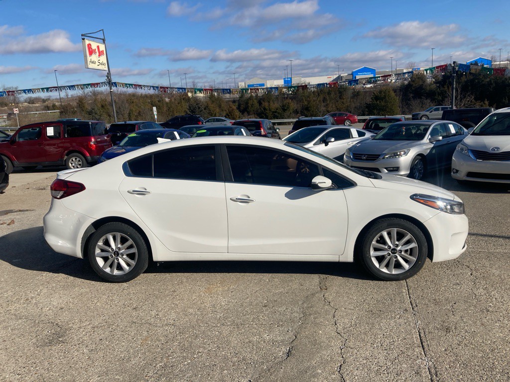 2017 Kia Forte Image 4