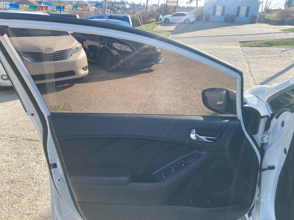 2017 Kia Forte Image 11